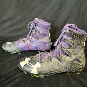 Used Mens Under Armour Clutchfit Highlight football cleats. Size 9.